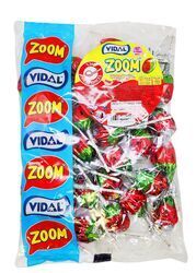 סוכריה זום על מקל בטעם אטיח ממולאת בגומי לעיסה. כ-30 יחידות בשקית. כ-1.6 ש"ח ליחידה.